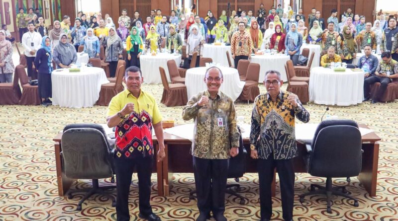 Compress_20240308_135005_5149-800x445 Anggota DPRD Berpoto Bersama Dengan Staf Ahli Bidang Hukum Dan Plt BRIDA Kalsel