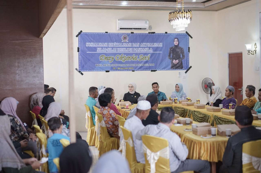 Compress_20250128_181440_0171 Wakil Ketua Desy Saat Diskusi Dengan Masyarakat Tapin Mengenai Pancasila