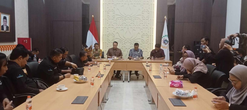 IMG20250522095840_2K2uHCJu8A Foto Suasana Pertemuan Sekwan DKI Jakarta Dengan Sekwan  Serta Pressroom DPRD Kalsel Di Jakarta