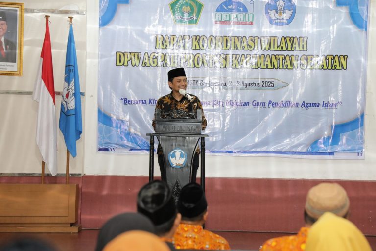 img-20250802-wa00432028830803280119515-768x512 Wagub Hasnuryadi  Memberikan Sambutan Saat Membuka Muswil Asosiasi Guru Banua