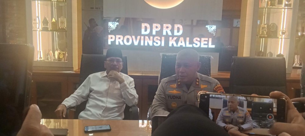IMG20250901115233 Ketua Dewan Supian HK dan Kapolda Kalsel Irjen Pol Rosyanto Memberikan Keterangan Kepada Awak Media